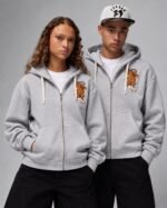 Veste Tigre grise oversize portée par deux modèles