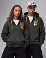 Veste Tigre vert olive oversize portée par deux modèles