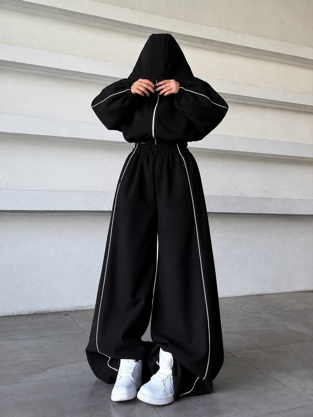 Set
AURA.